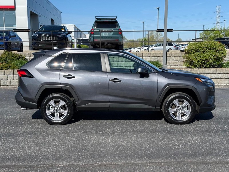 Toyota RAV4 Vehicle Image 02