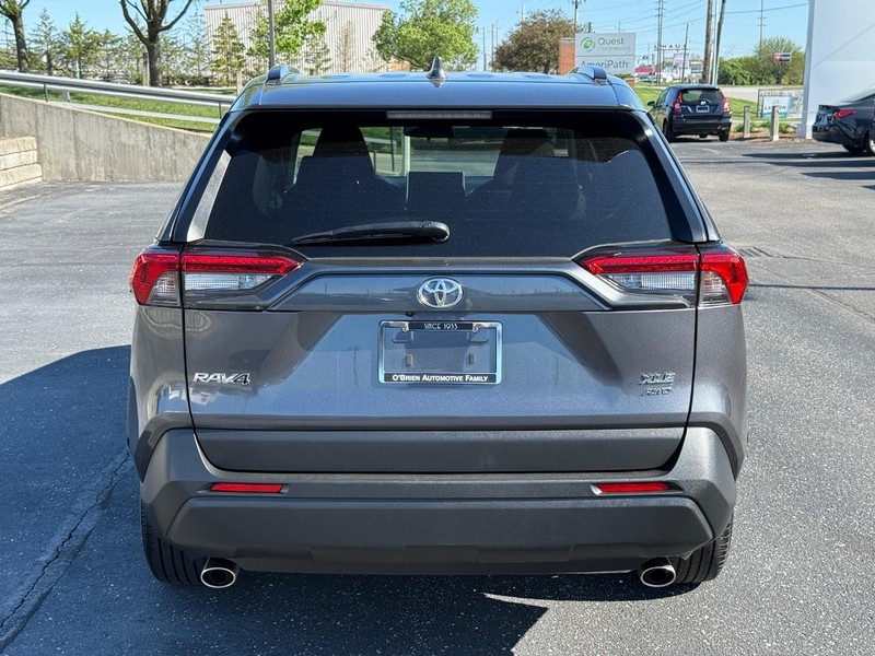 Toyota RAV4 Vehicle Image 04