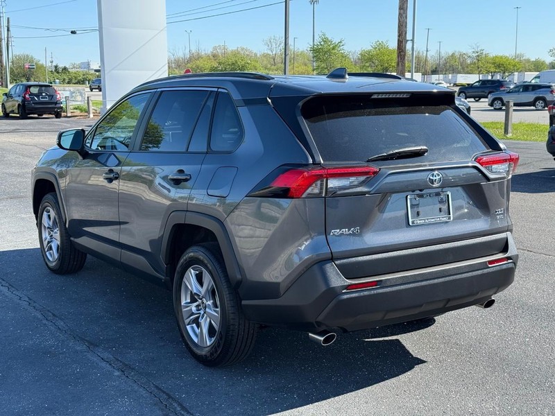 Toyota RAV4 Vehicle Image 05