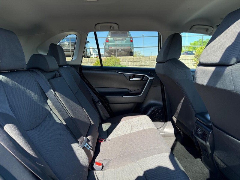 Toyota RAV4 Vehicle Image 10