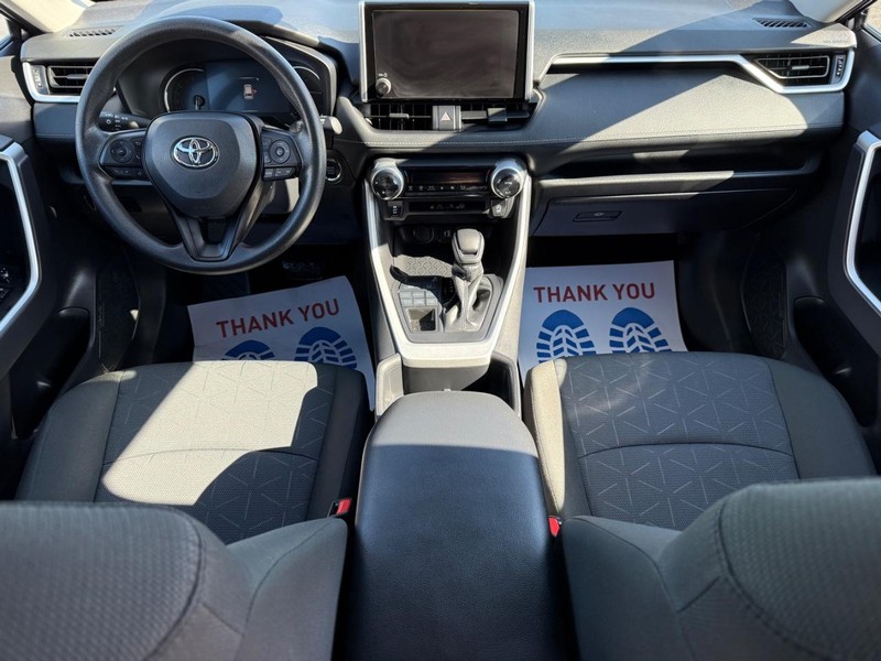 Toyota RAV4 Vehicle Image 11