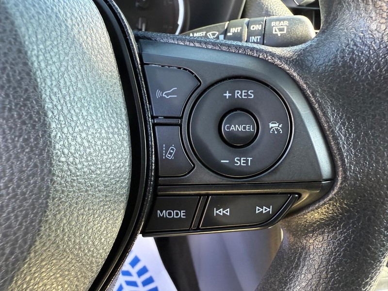 Toyota RAV4 Vehicle Image 14