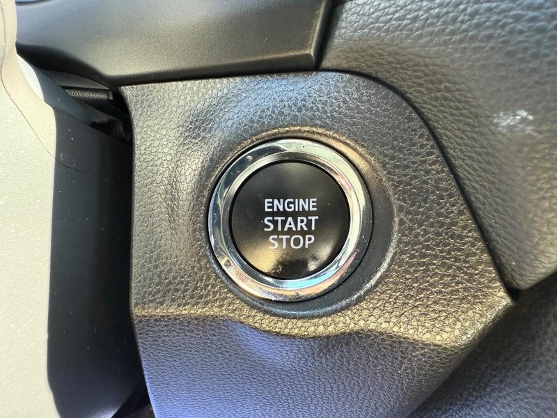 Toyota RAV4 Vehicle Image 15