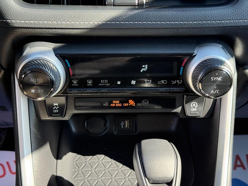 Toyota RAV4 Vehicle Image 18