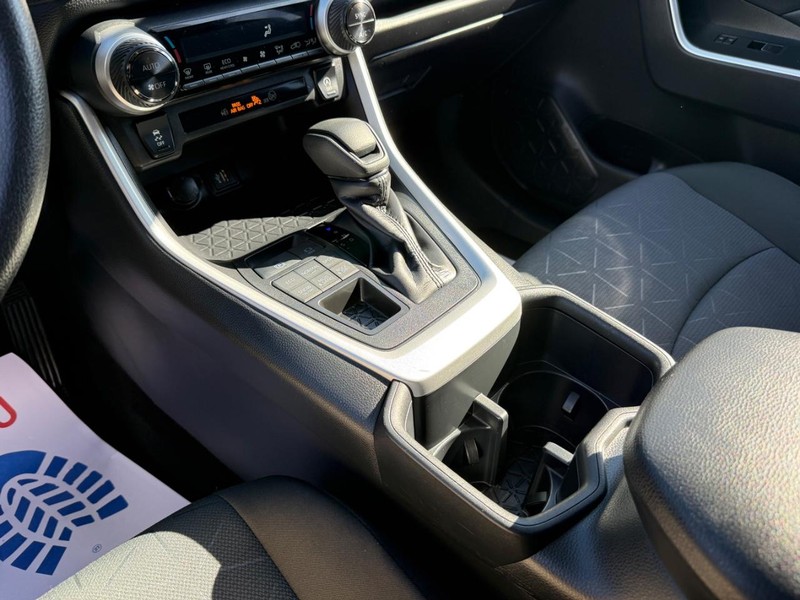 Toyota RAV4 Vehicle Image 19