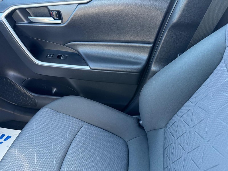 Toyota RAV4 Vehicle Image 20