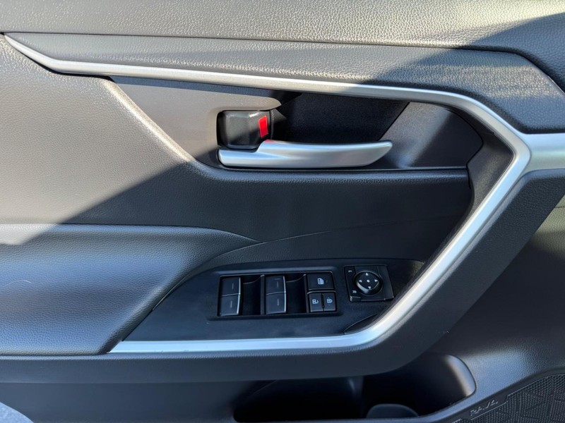 Toyota RAV4 Vehicle Image 23