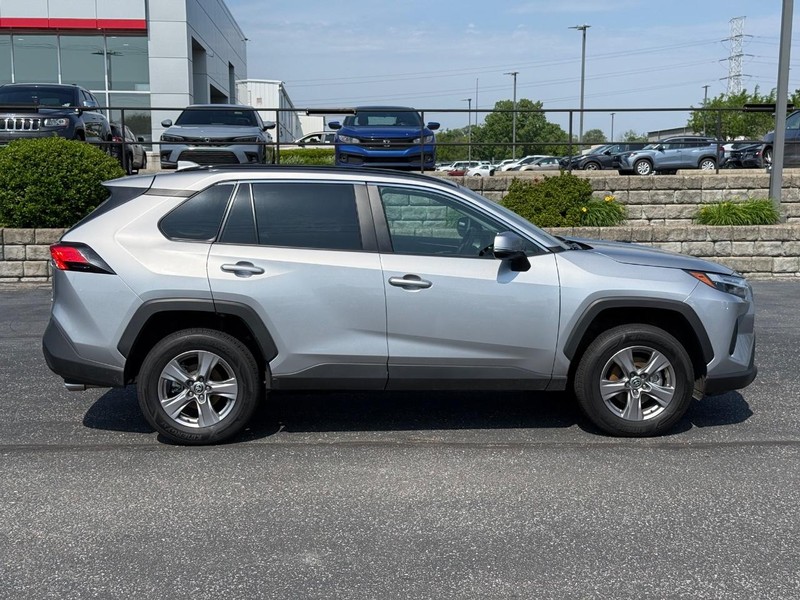 Toyota RAV4 Vehicle Image 02
