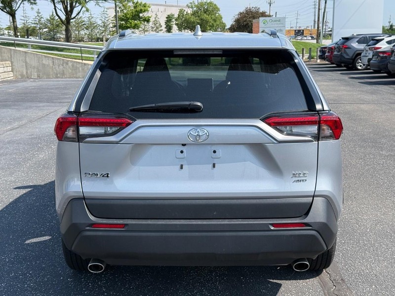 Toyota RAV4 Vehicle Image 04