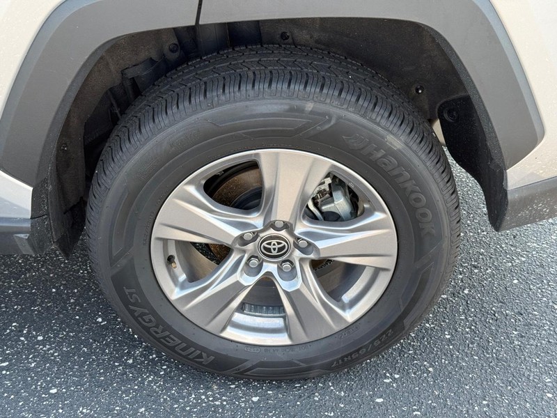 Toyota RAV4 Vehicle Image 06