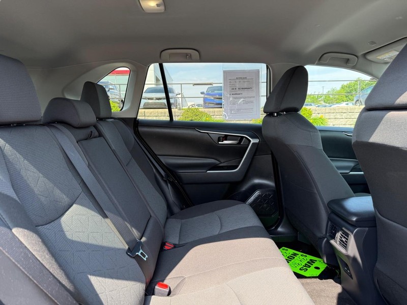 Toyota RAV4 Vehicle Image 10