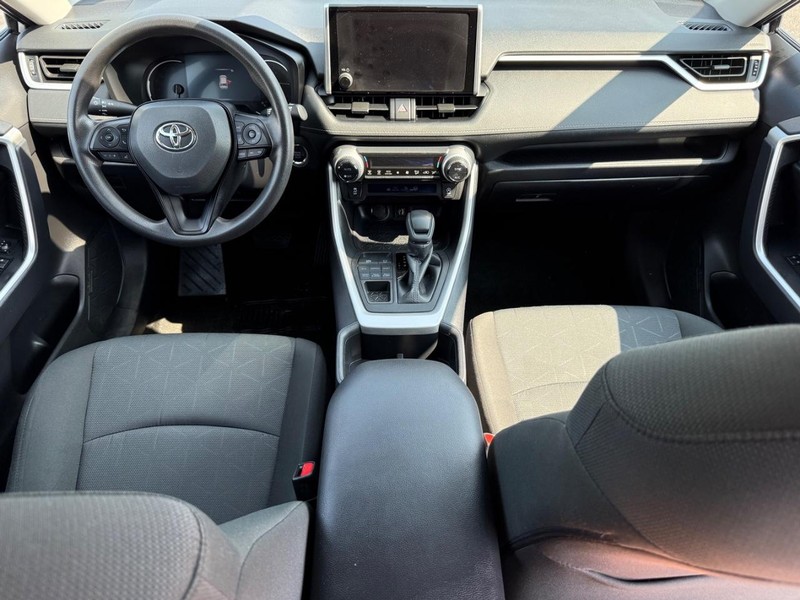 Toyota RAV4 Vehicle Image 11