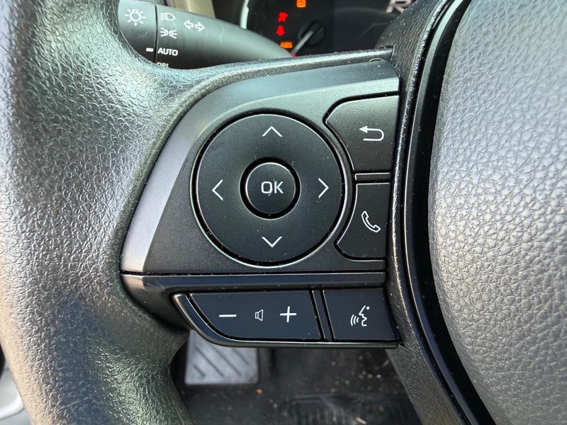 Toyota RAV4 Vehicle Image 13