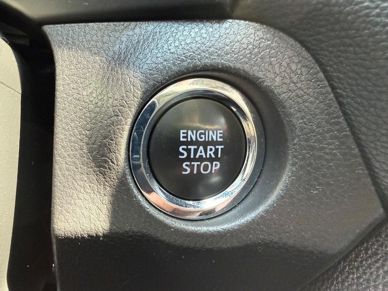 Toyota RAV4 Vehicle Image 15