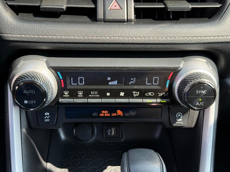Toyota RAV4 Vehicle Image 18