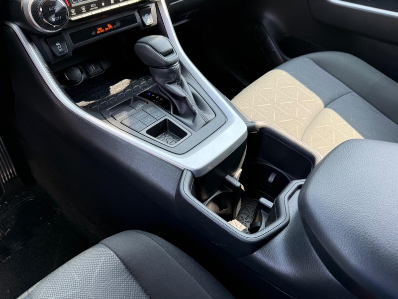 Toyota RAV4 Vehicle Image 19