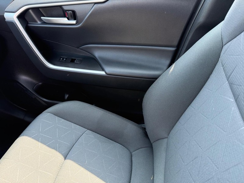 Toyota RAV4 Vehicle Image 20