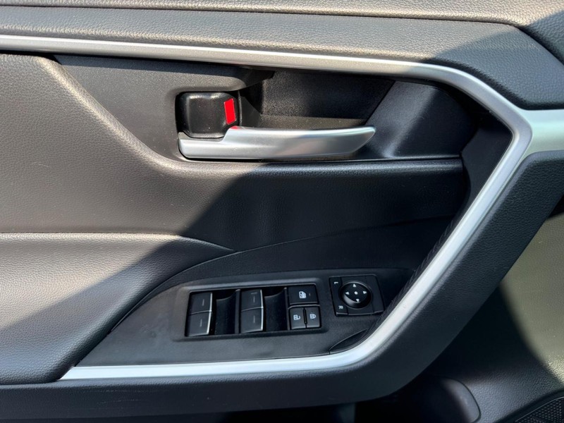 Toyota RAV4 Vehicle Image 23