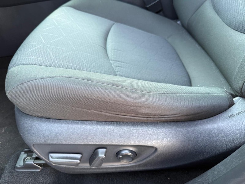 Toyota RAV4 Vehicle Image 24