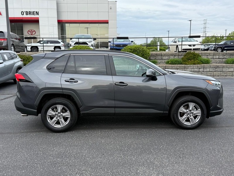Toyota RAV4 Vehicle Image 02