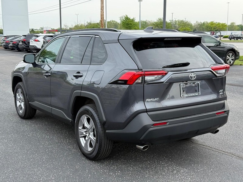 Toyota RAV4 Vehicle Image 05