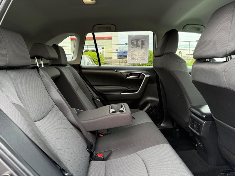 Toyota RAV4 Vehicle Image 10