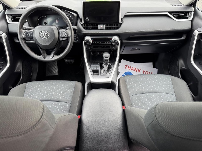 Toyota RAV4 Vehicle Image 11