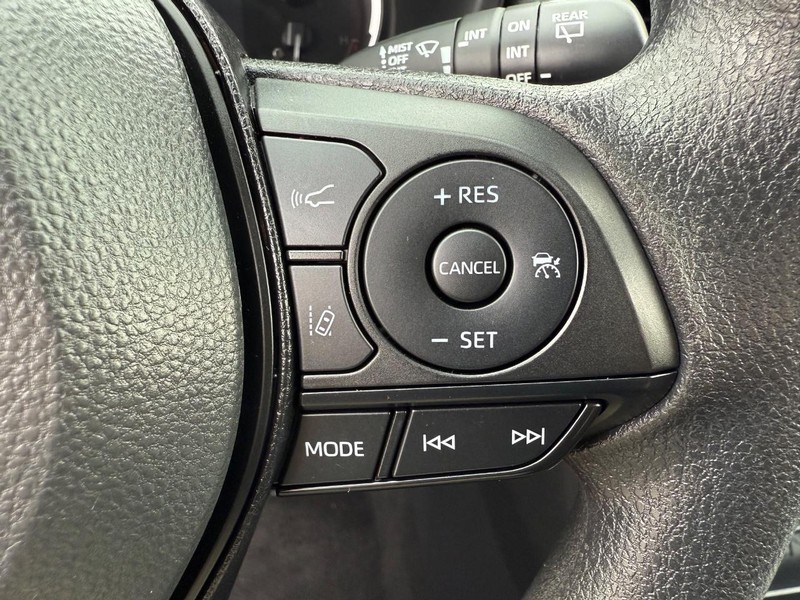 Toyota RAV4 Vehicle Image 14