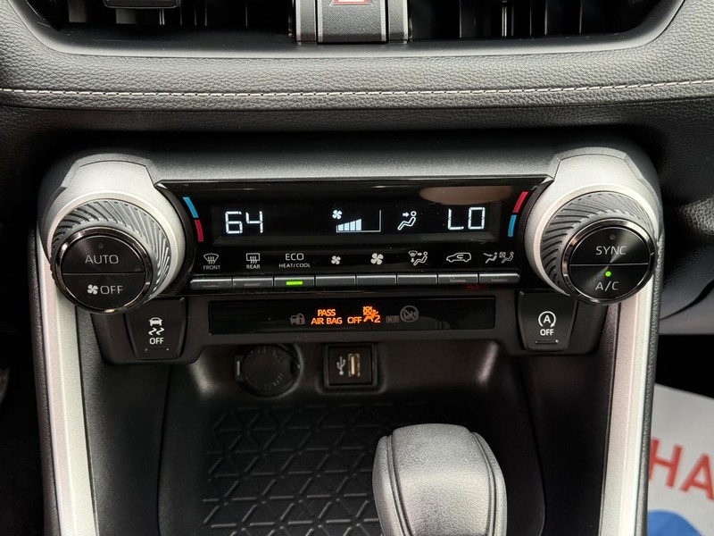 Toyota RAV4 Vehicle Image 18