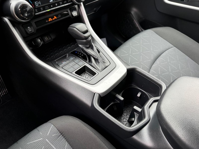 Toyota RAV4 Vehicle Image 19