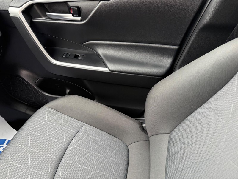 Toyota RAV4 Vehicle Image 20