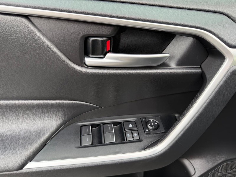 Toyota RAV4 Vehicle Image 23