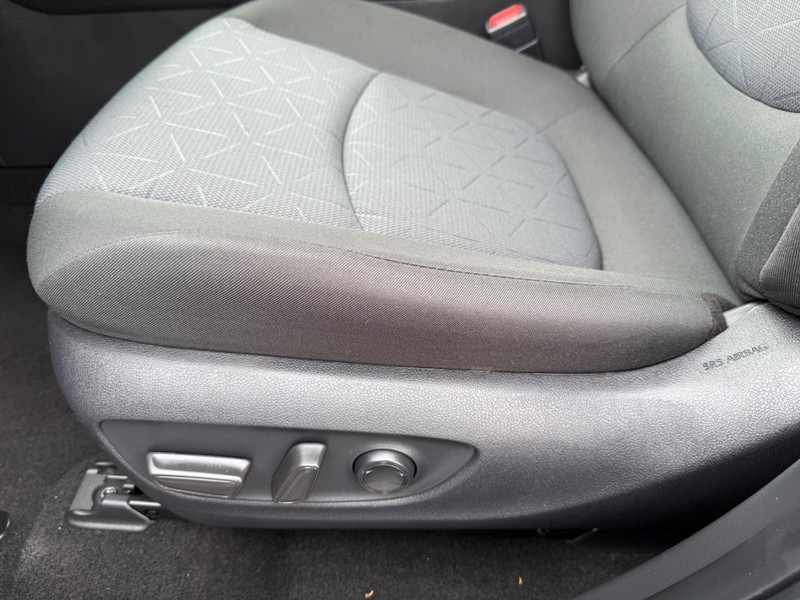 Toyota RAV4 Vehicle Image 24
