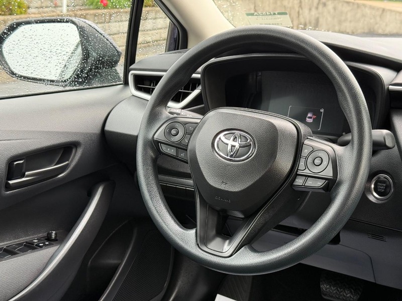 Toyota Corolla Vehicle Image 12