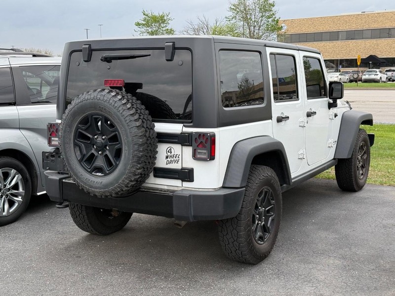 Jeep Wrangler JK Unlimited Vehicle Full-screen Gallery Image 04