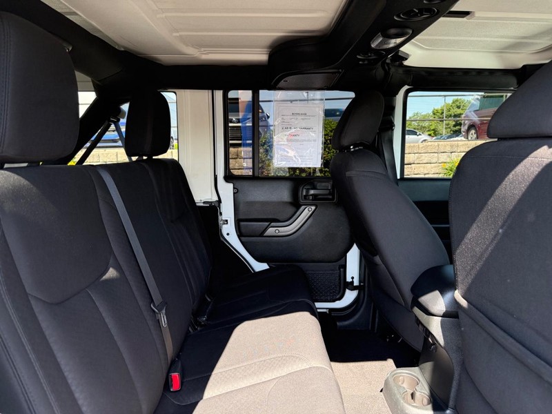 Jeep Wrangler JK Unlimited Vehicle Image 10