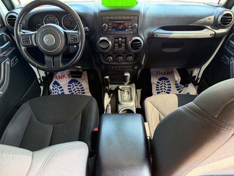 Jeep Wrangler JK Unlimited Vehicle Image 11