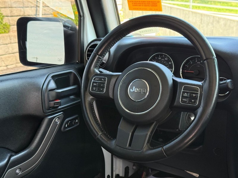 Jeep Wrangler JK Unlimited Vehicle Image 12