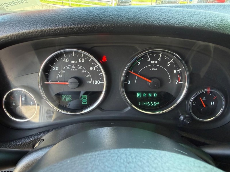 Jeep Wrangler JK Unlimited Vehicle Image 19