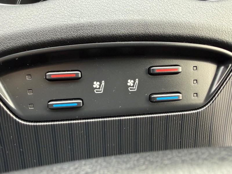 Toyota Venza Vehicle Image 21
