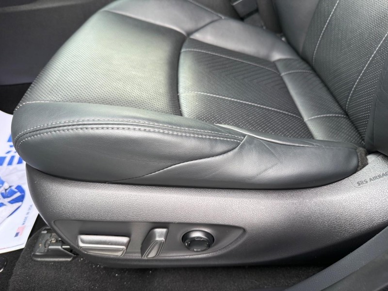 Toyota Venza Vehicle Image 26