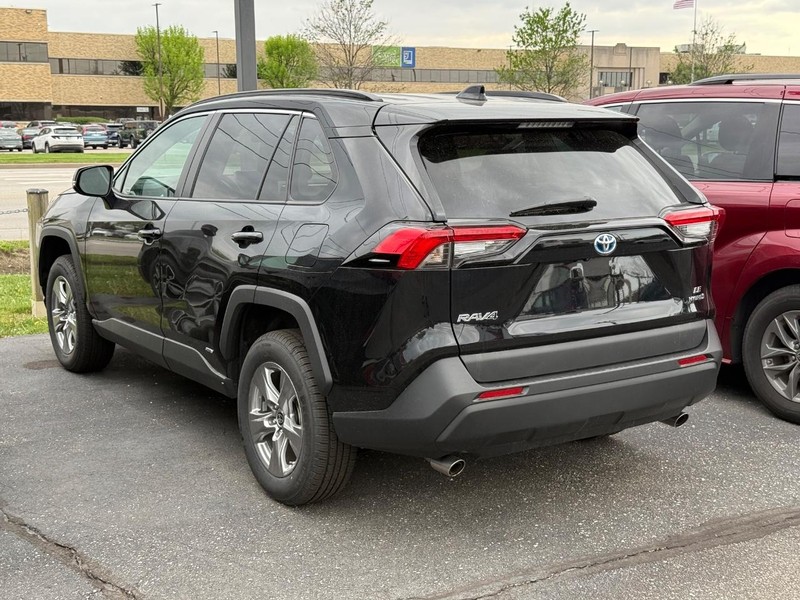 Toyota RAV4 Vehicle Image 03