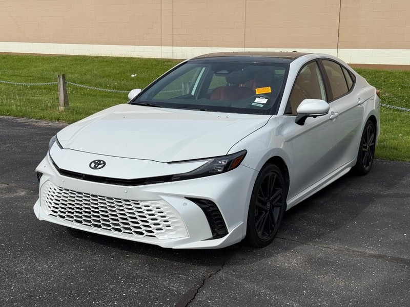 Toyota Camry Vehicle Image 02