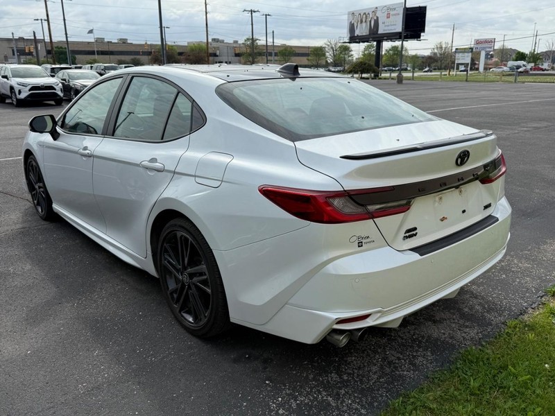 Toyota Camry Vehicle Image 03