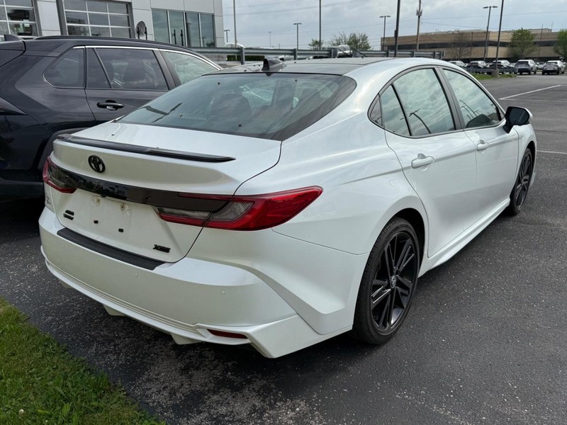 Toyota Camry Vehicle Image 04