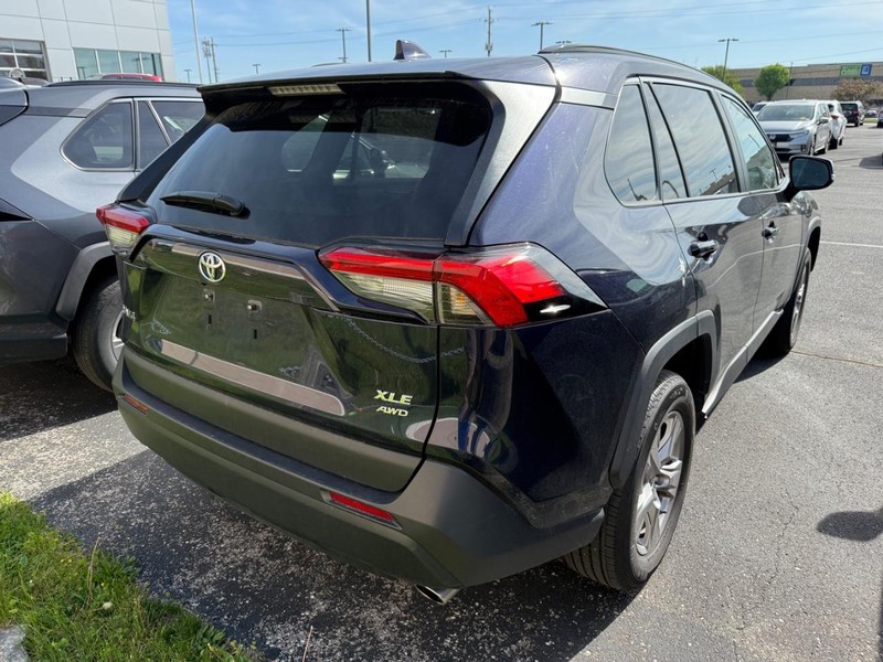 Toyota RAV4 Vehicle Image 04