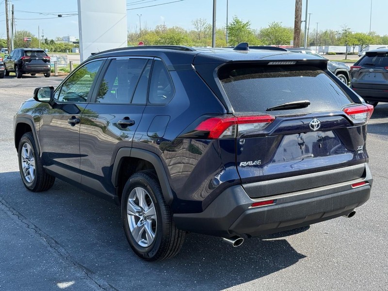 Toyota RAV4 Vehicle Image 05