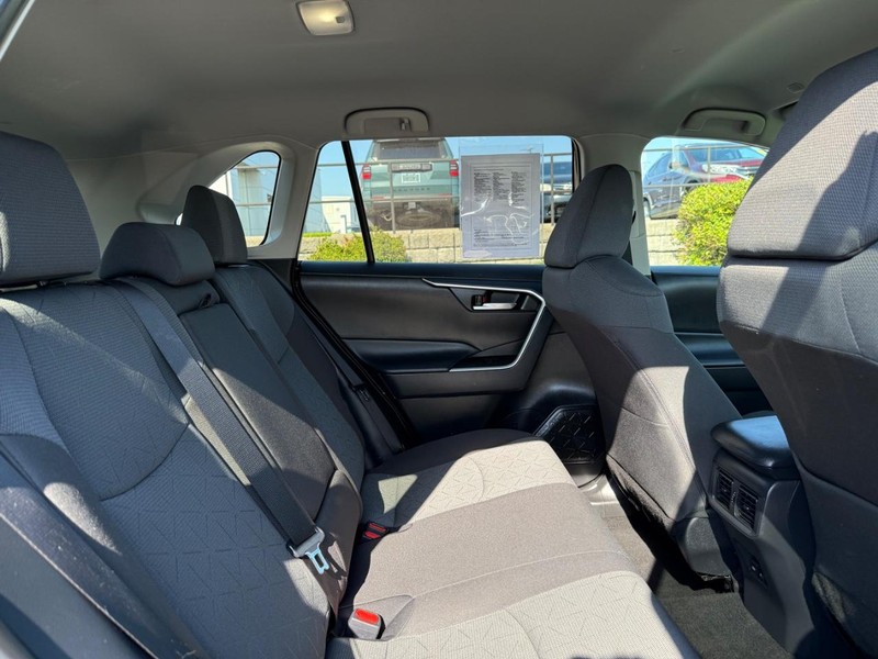 Toyota RAV4 Vehicle Image 10