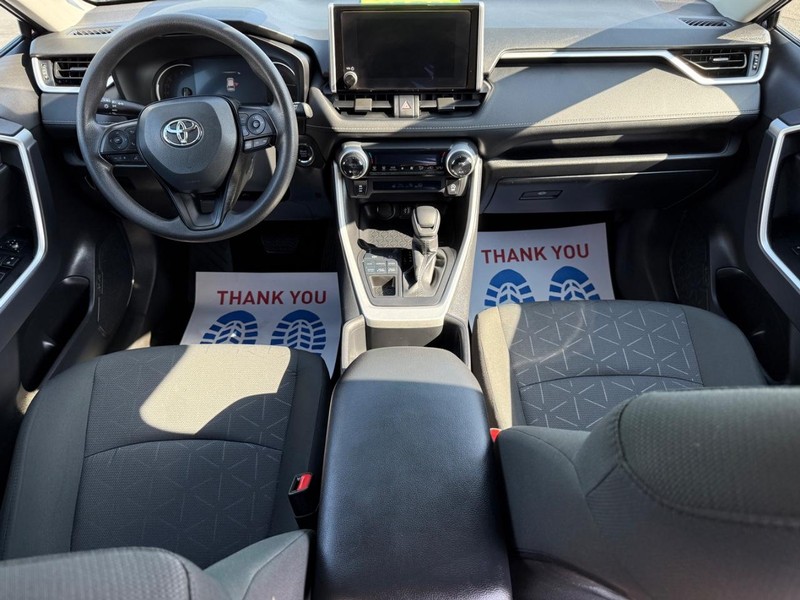 Toyota RAV4 Vehicle Image 11
