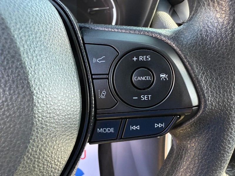 Toyota RAV4 Vehicle Image 14